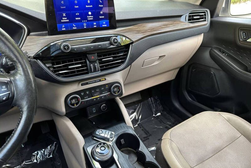 2020 Ford Escape Titanium