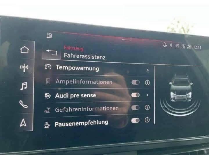 Audi A4 Avant 30 TDI S-line / 136 hp /